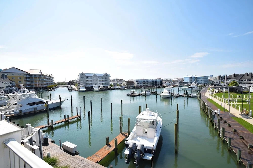 Harbour Island 22C 2 Br townhouse by RedAwning