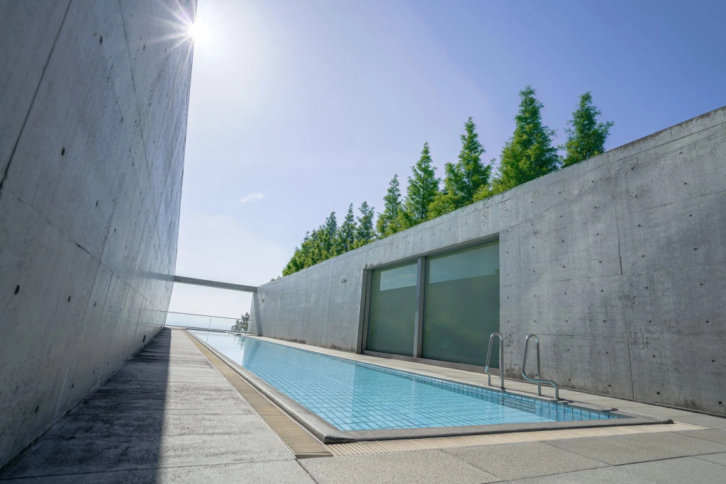SETOUCHI RETREAT AONAGI by Onko Chishin