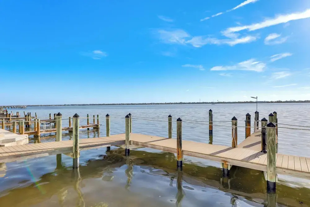 Bright Englewood Gem: Rooftop Patio, Walk to Beach