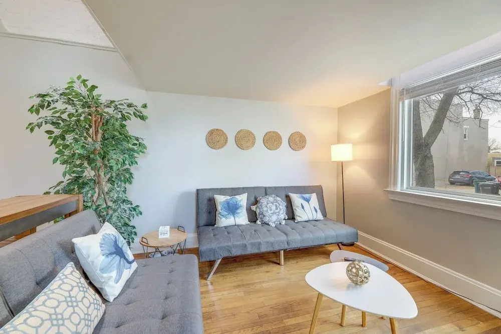 Cozy Boho-Chic Loft ~ 2 Mi to Downtown Cincinnati