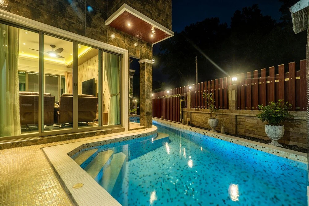 4BR Entertainment Villa Stan - Pool, Gym, Sauna & Jacuzzi