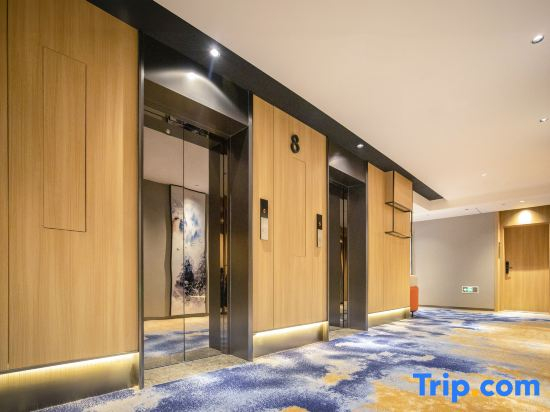 H Hotel (Chifeng Municipal Government High-speed Railway Station)