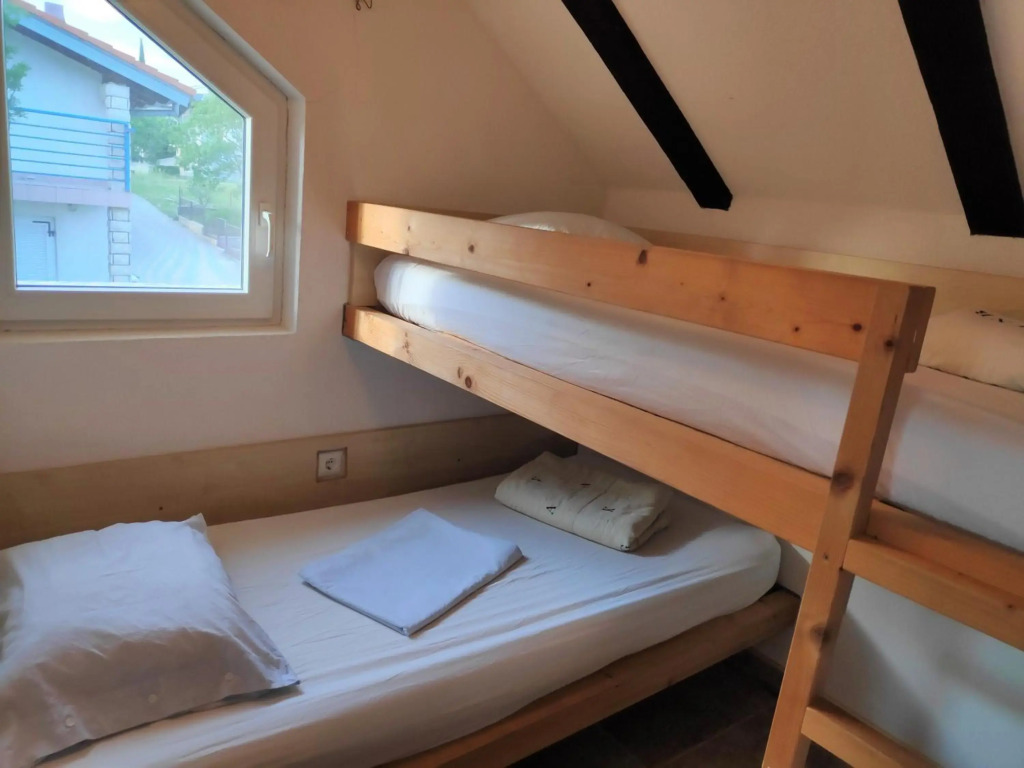 Villa Punta Blava, very quiet, amazing mix of mountain and sea air, ideal for health recovery, beach front, floor heating, internet