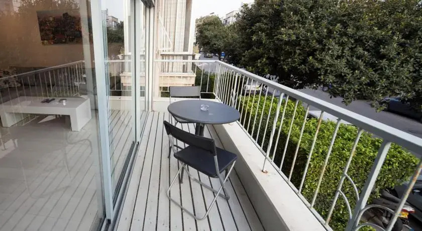 A fully Renovated Apartment At A Central location