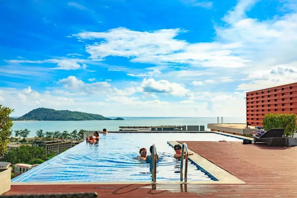 U606 - Convenient Patong Apartment for 3 People With Pool and gym