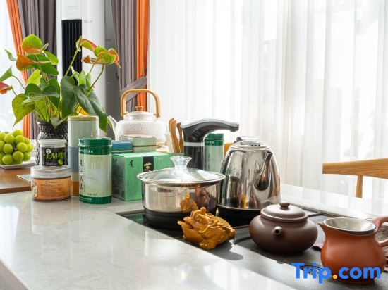 Xiangshan Xilai Homestay (People's Square Subway Dancheng Station)
