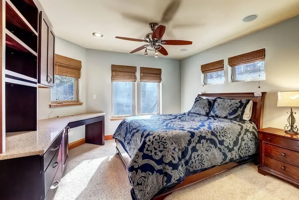 Stunning Forest Retreat - Walk to Upper Truckee River!