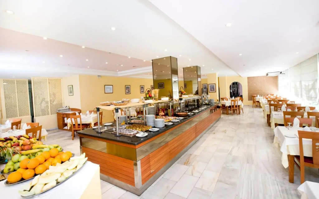 Hotel Monarque El Rodeo