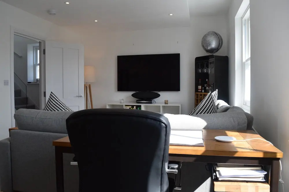 Bright 2 Bedroom With Balcony in Wandsworth