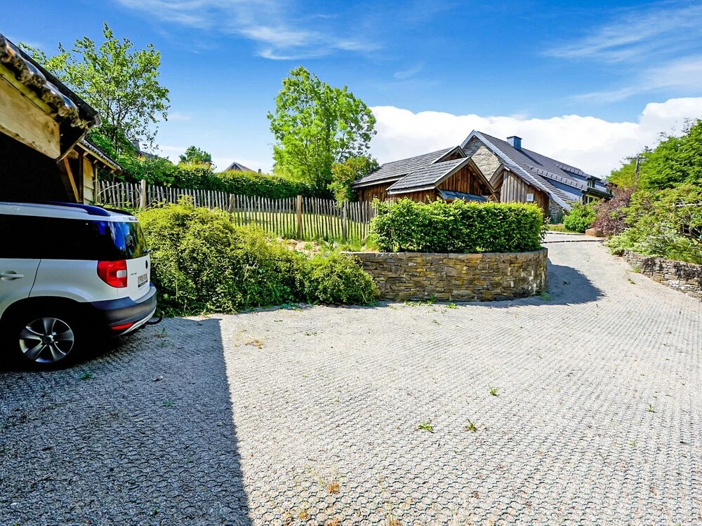 Pleasant Holiday Home in Weywertz Near the Lake