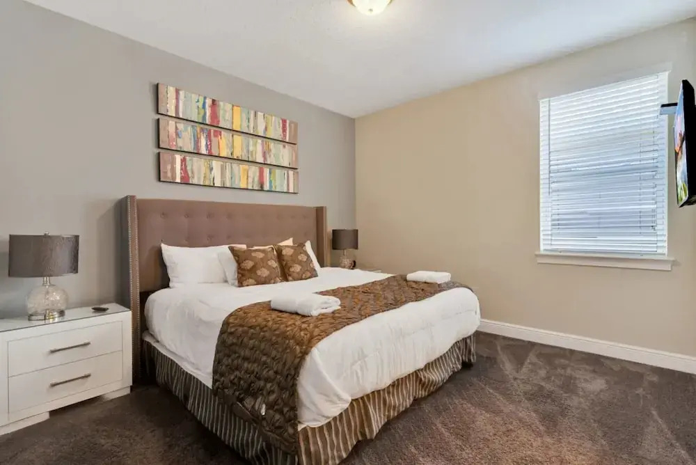 491-8-ld-private Pool With Game and Movie