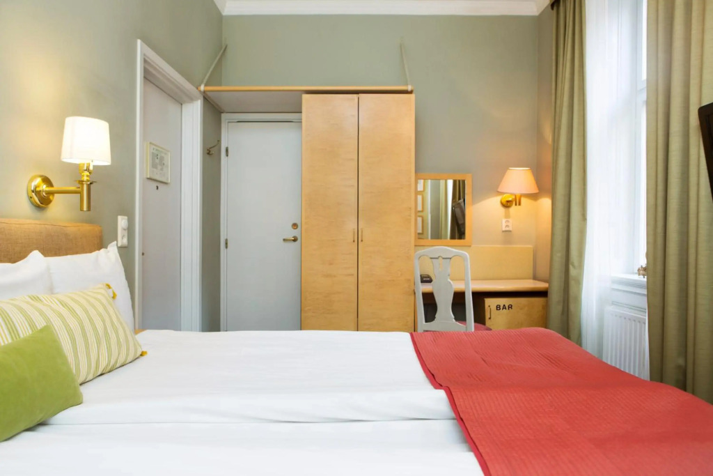 Lady Hamilton Hotel