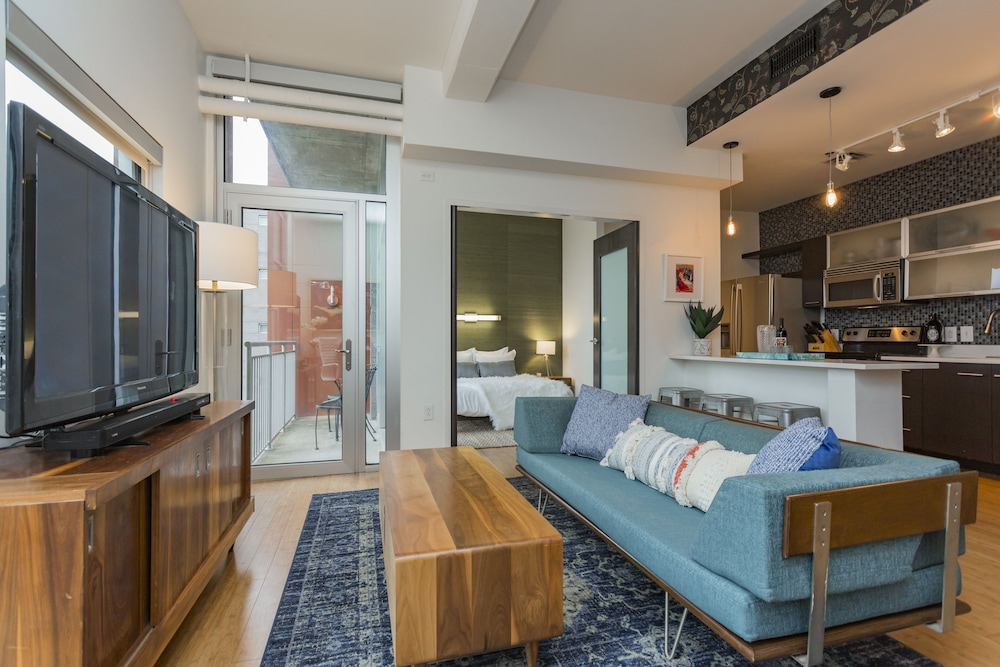 Artsy Extended Retreat Downtown Nashville