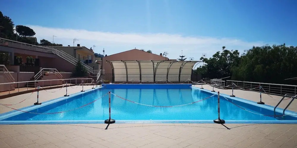 Kefalure, Terraced House in Residence With Swimming Pool