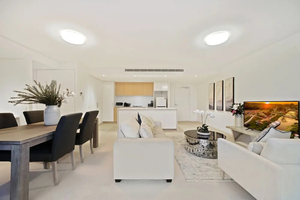 HomeHotel-Spacious Luxury Apt Next to Shopping