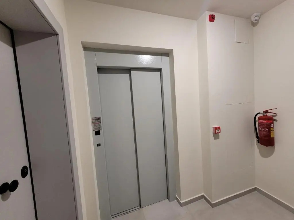 8 Blocks Apartments 4B