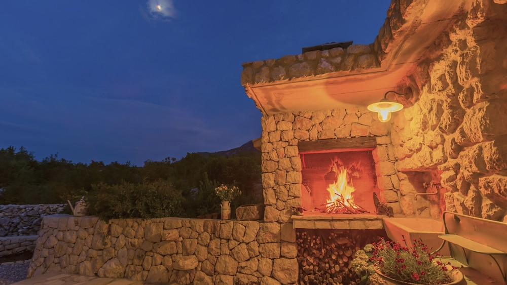 Rustic Villa Fragola with heated pool