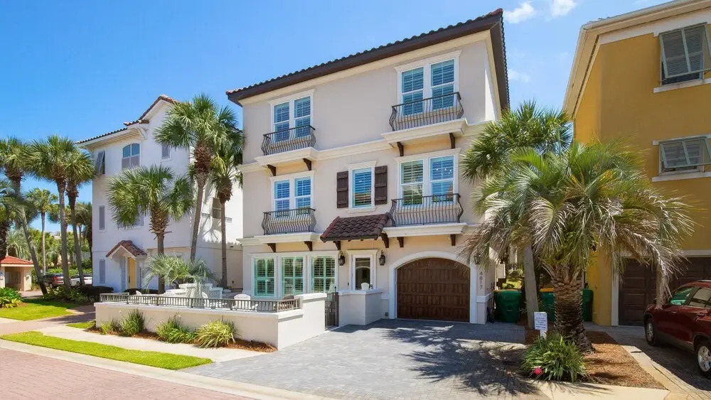Private Pool - Community Beach - Gated Community