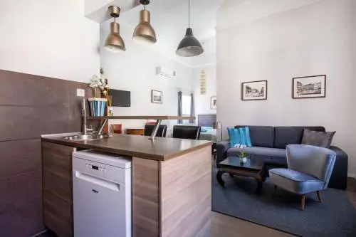 Andrassy Garden Apt in Center