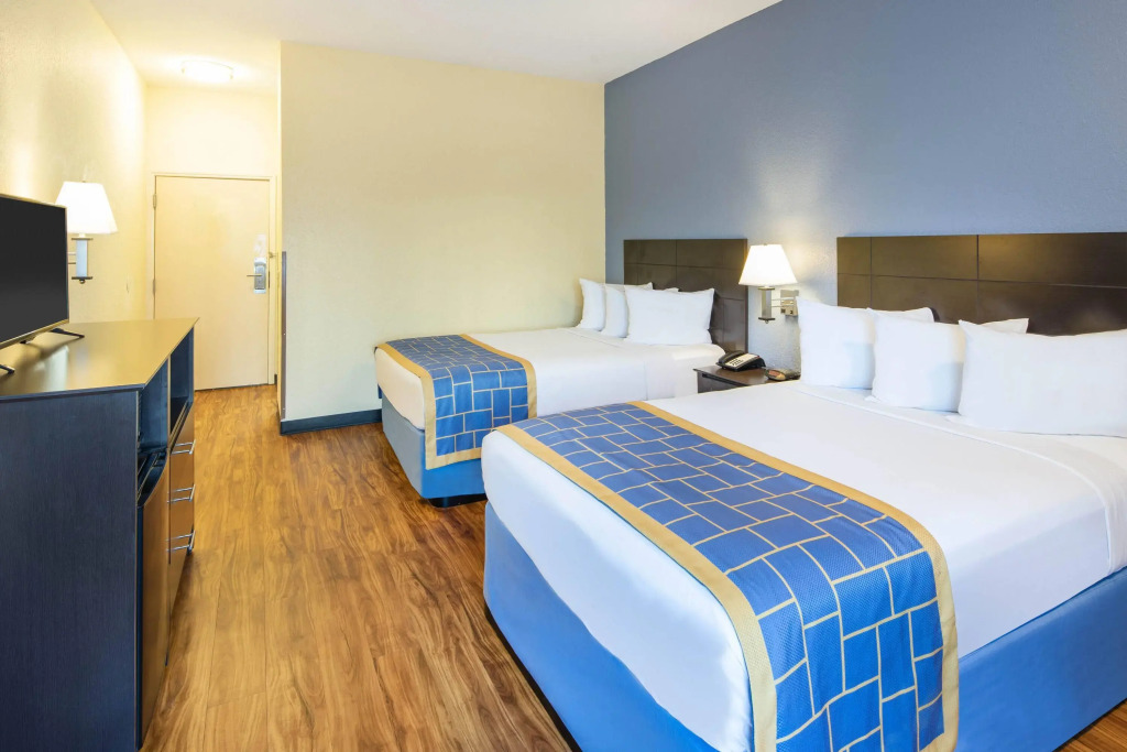 Days Inn by Wyndham Macon I-75 North