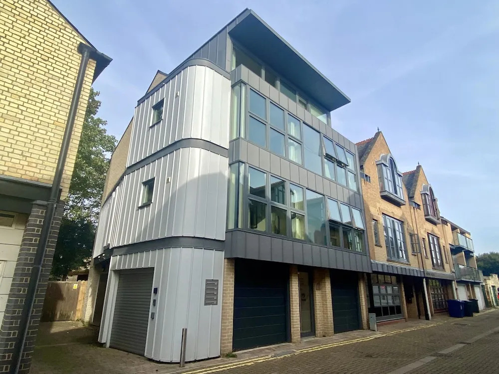 Your Space Apartments - Cambridge Place