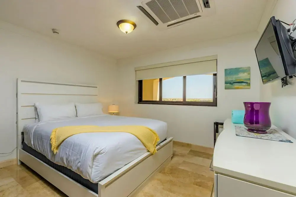 2BR Duplex Palmaruba Condos w Great Location