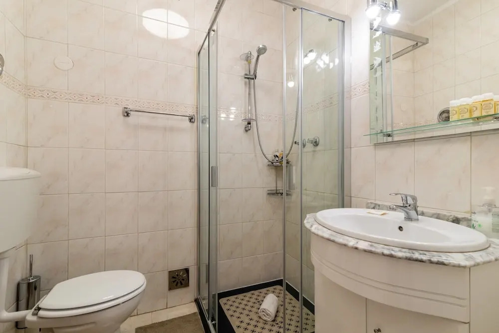 Guestready - Bright 2BR Apartment in the Heart of Graça