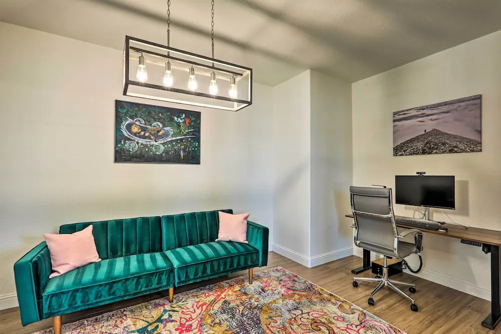 12 Mi to Riverwalk District: Quiet Reno Retreat