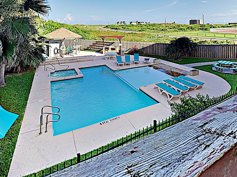 121 Sea Breeze Smooth Sailing - One Bedroom Condo