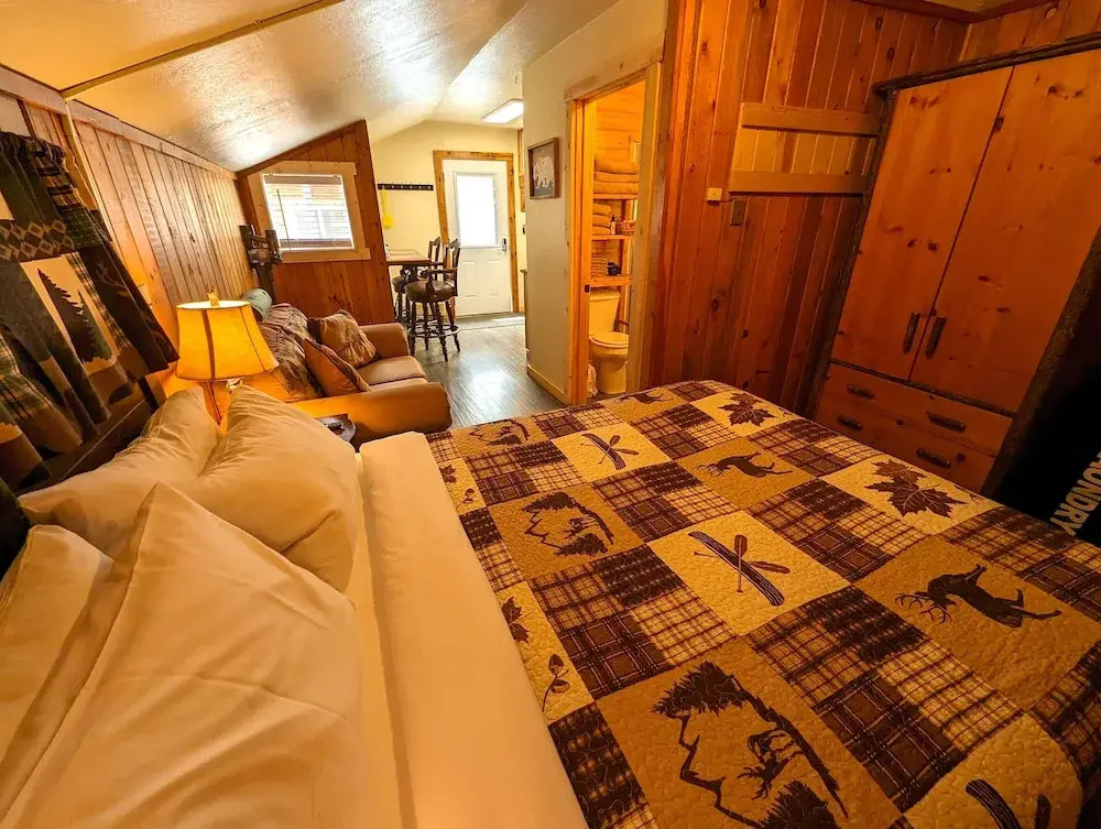 Yellowstones Treasure Cabins