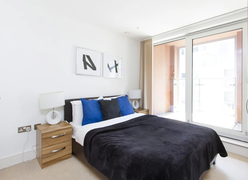 MOLIA Canary Wharf