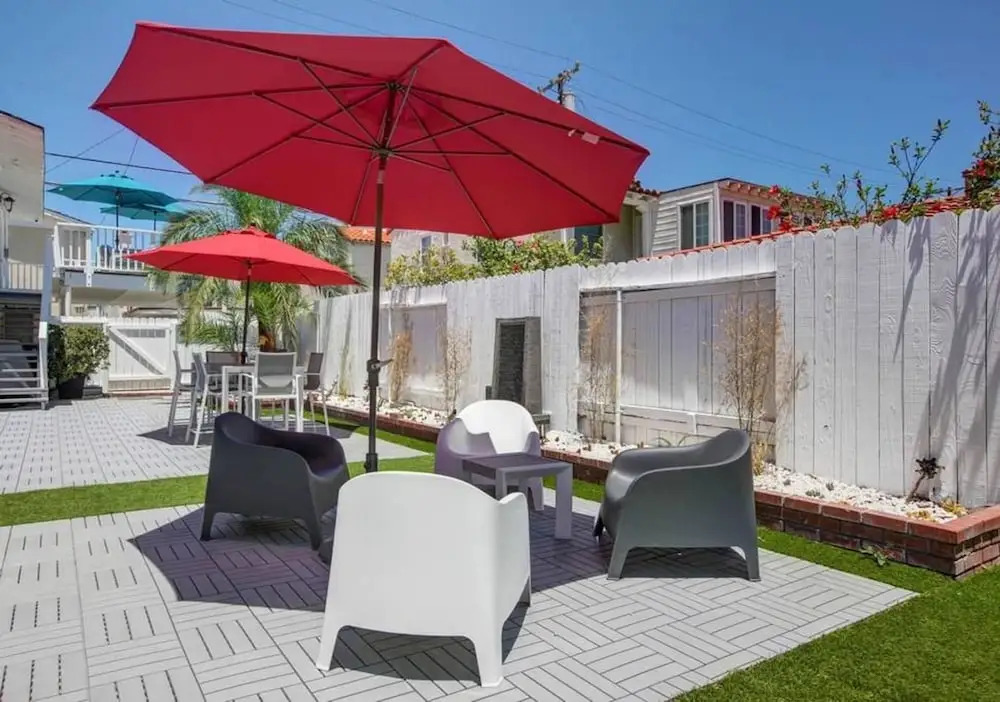 B2 Modern and Contemporary Home Next to Beach Sand With AC