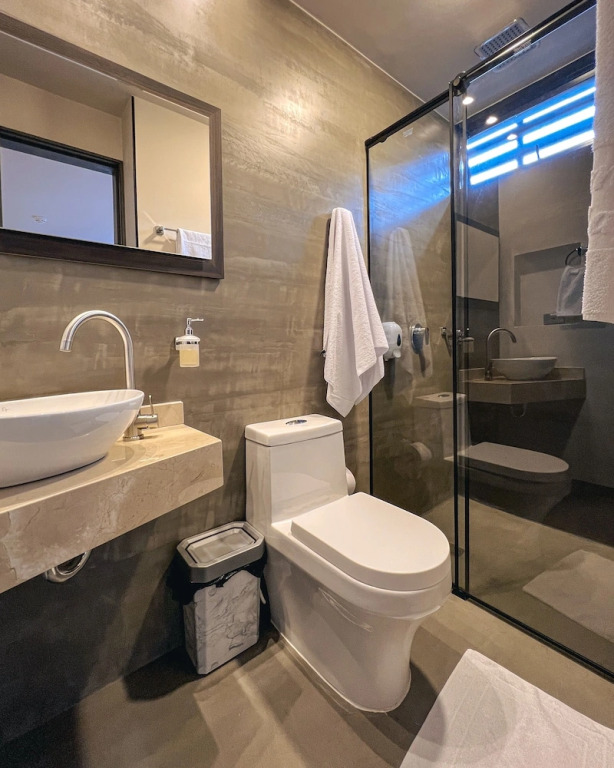 Balmoral Plaza Hotel