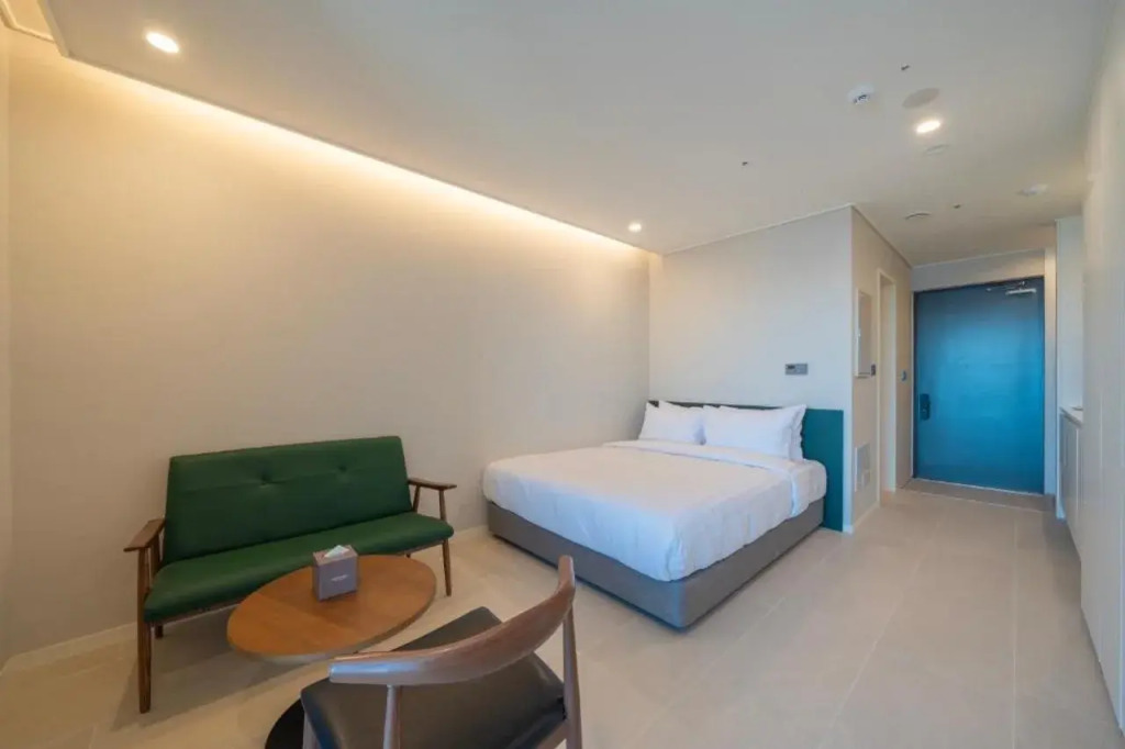 Yangyang White House Pension