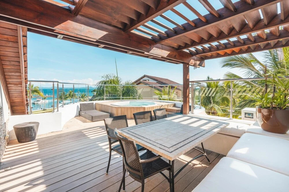 Penthouse w Jacuzzi and Ocean View Puerto Bahia