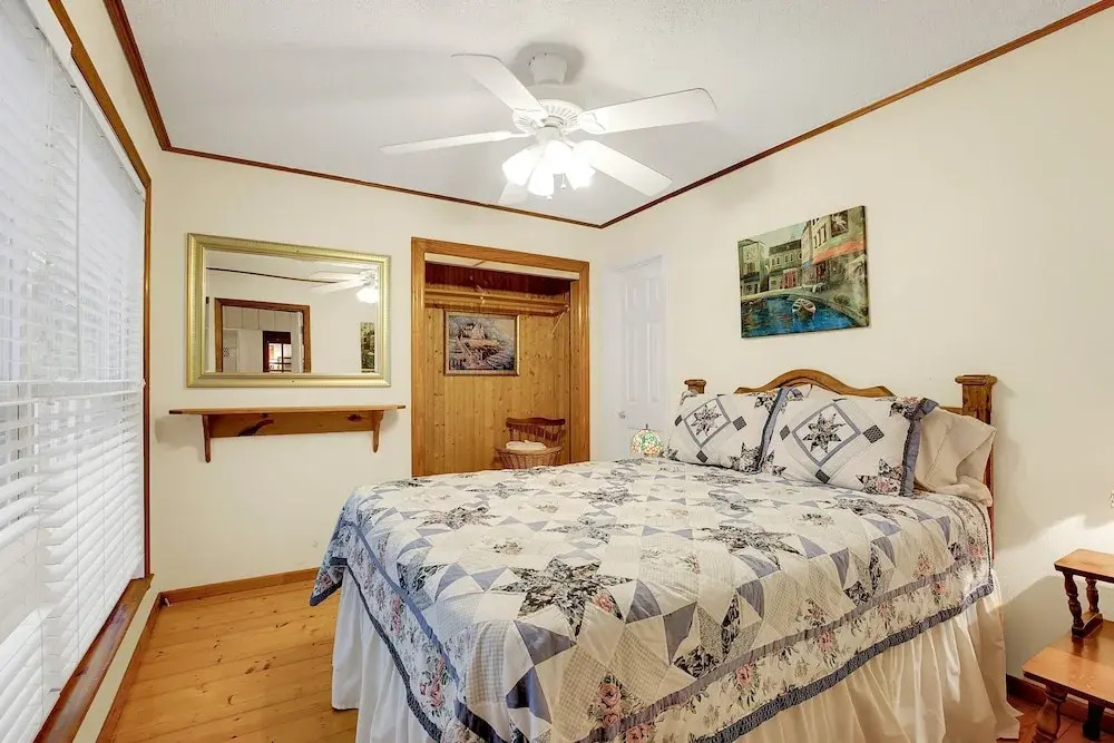 Gruene River Haven: Stunning Riverfront Oasis 1 Mile From Downtown Gruene