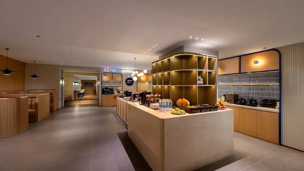 Holiday Inn Express Shenzhen Sports Center by IHG