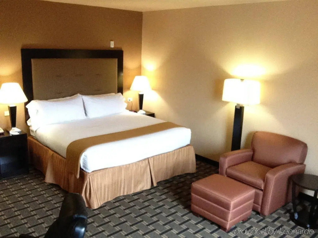 Holiday Inn Express and Suites Beeville by IHG