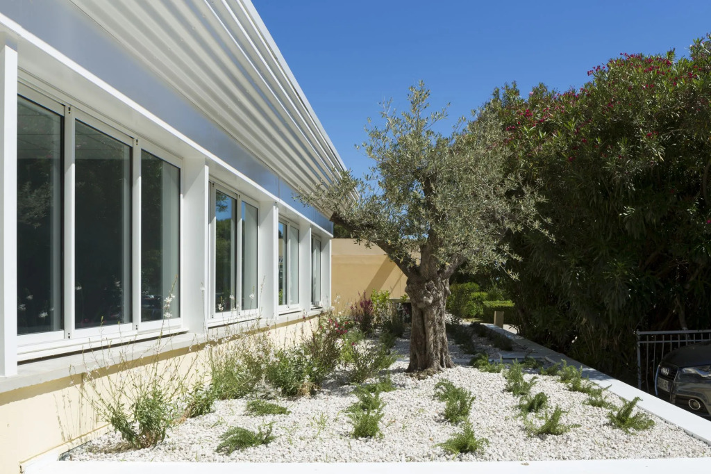 Logis Hôtel Les Pins - Opéralia