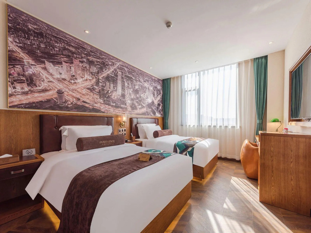 James Joyce Coffetel Hotel (Beijing Xiaohongmen subway station)