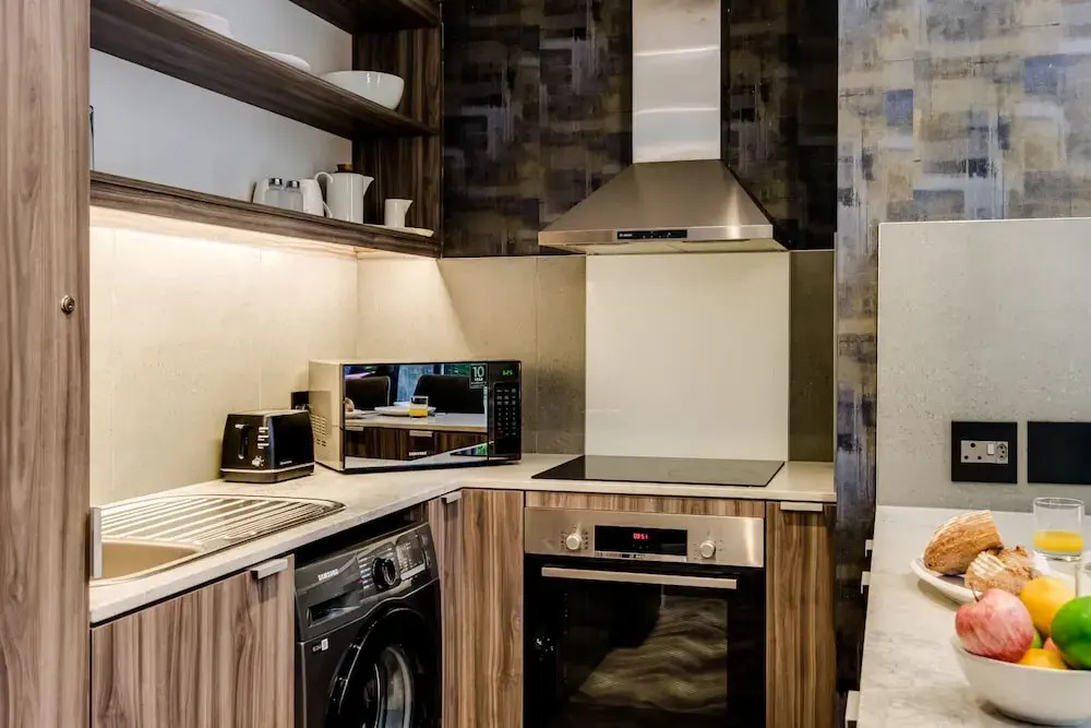 Stylish Urban Retreat at City Suite 904