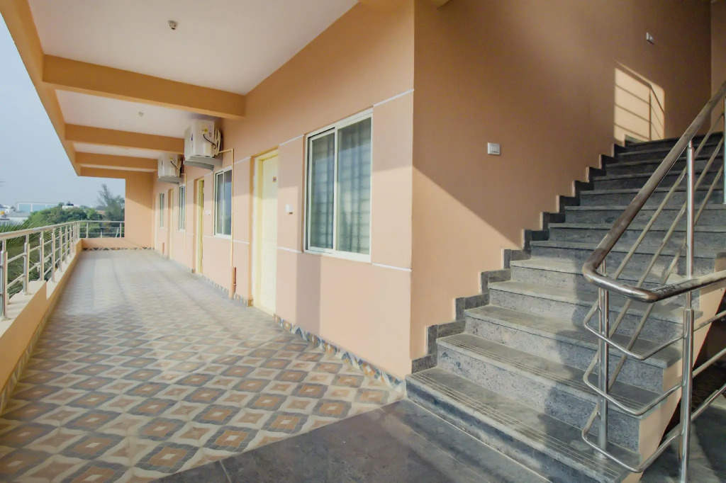 Hotel O P N K Suites