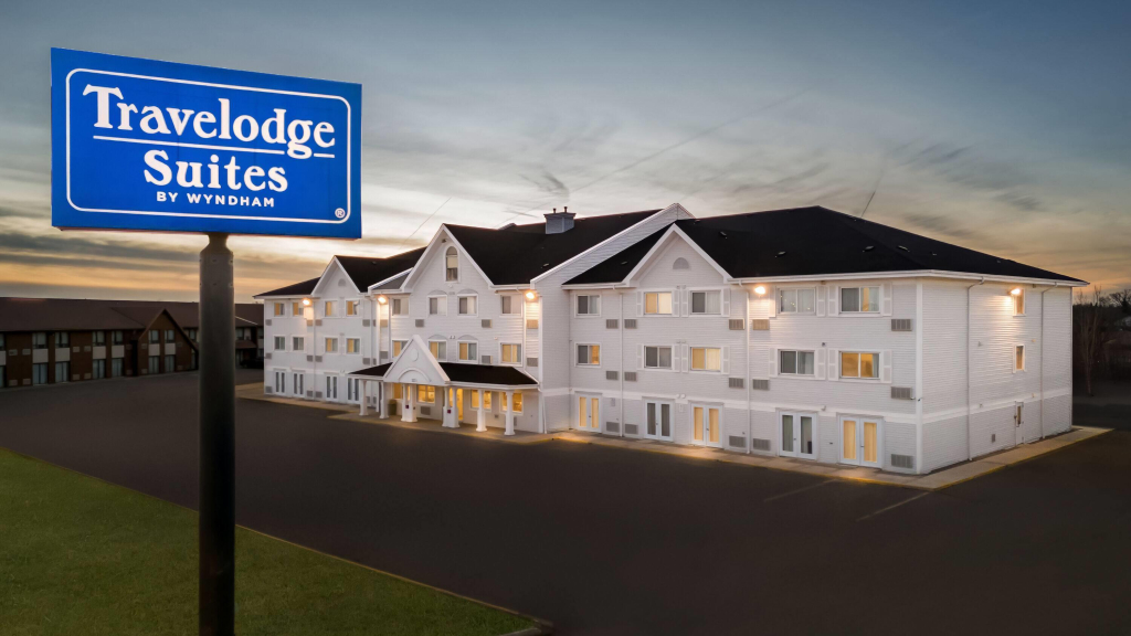 Travelodge Suites by Wyndham Regina - Eastgate Bay
