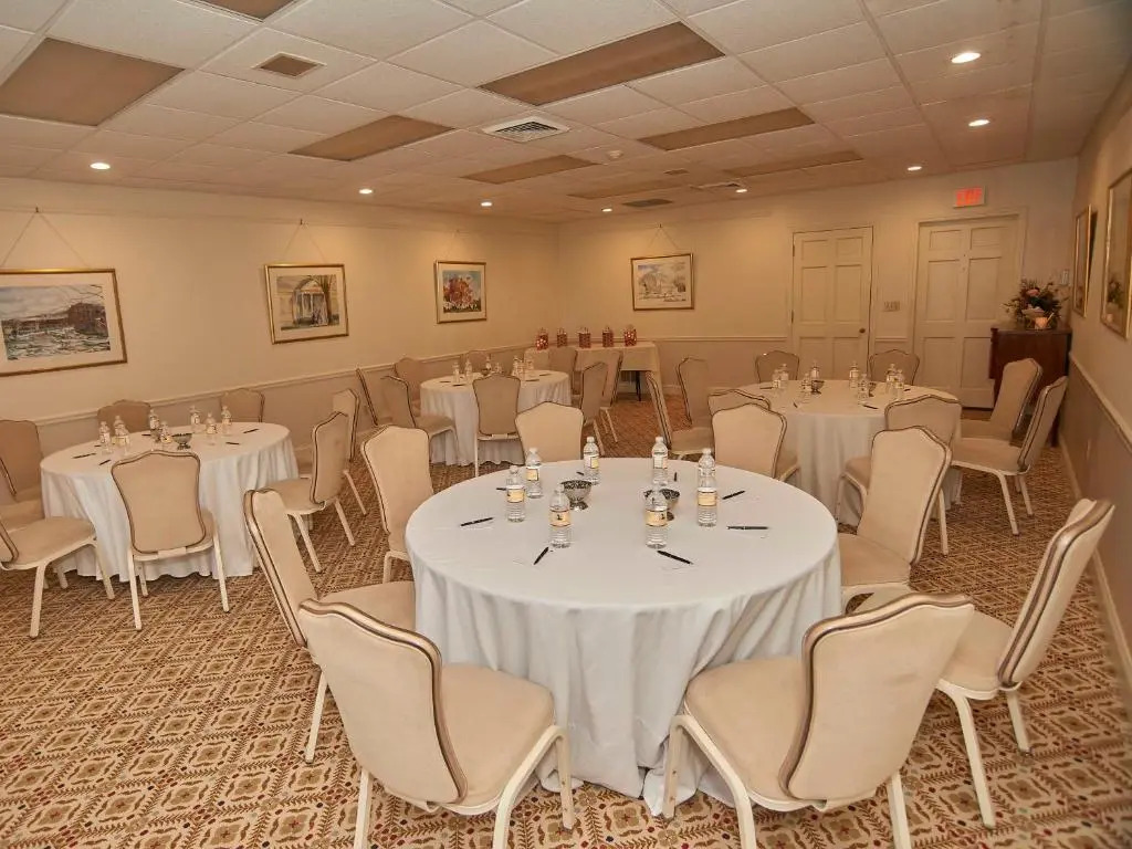 The Farmington Inn and Suites