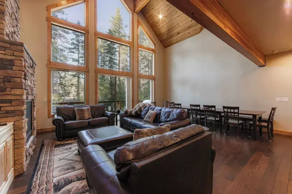 The T-pot Chalet for 12