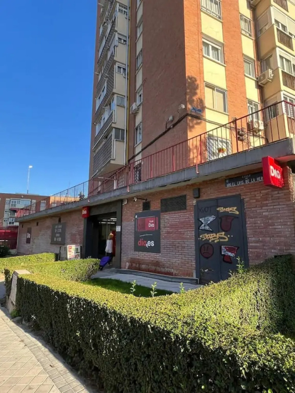 Ifema V in Madrid With 1 Bathrooms
