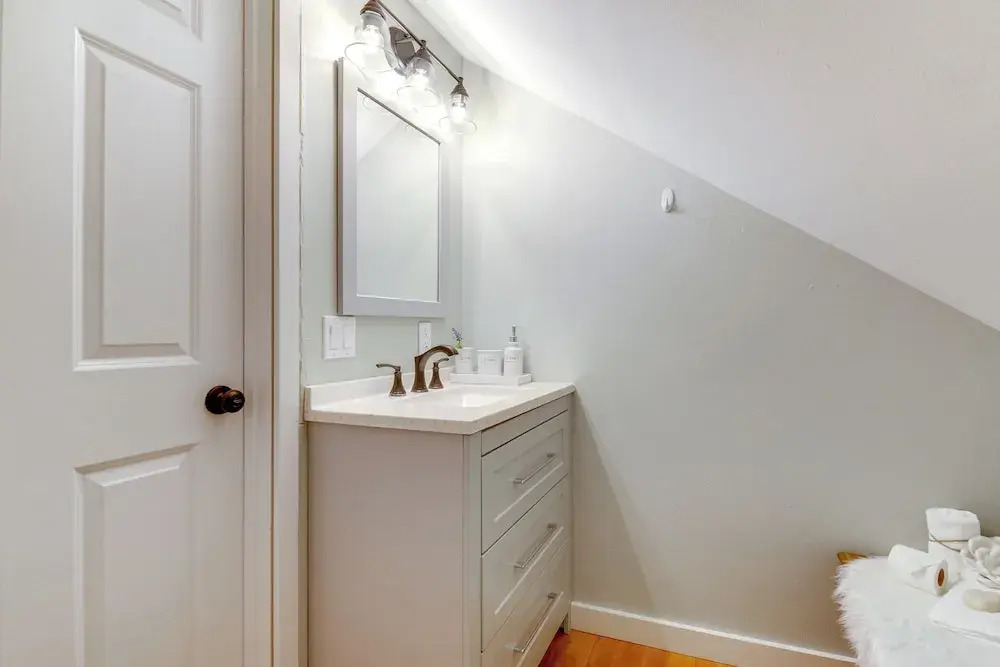 1 Mi to Historic Dtwn: Dog-friendly Everett Home!