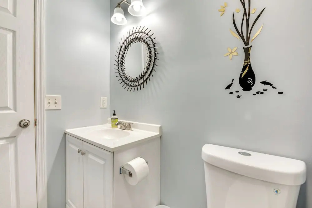 Convenient ATL Home with Yard, 6 Mi to Mercedes-Benz