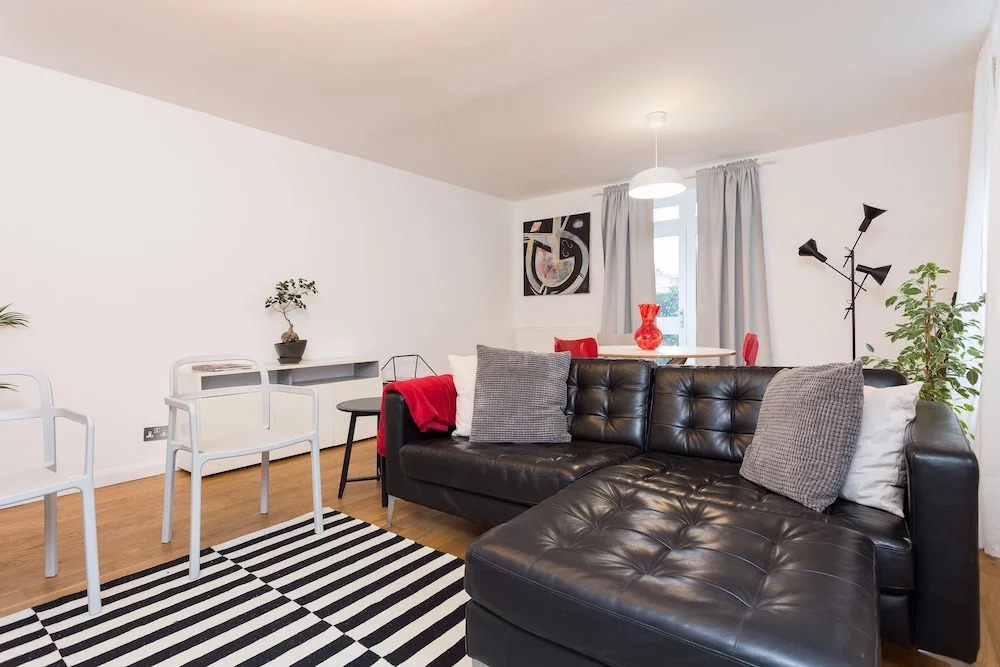 3 Bedroom Flat next to Victoria Park Sleeps 6