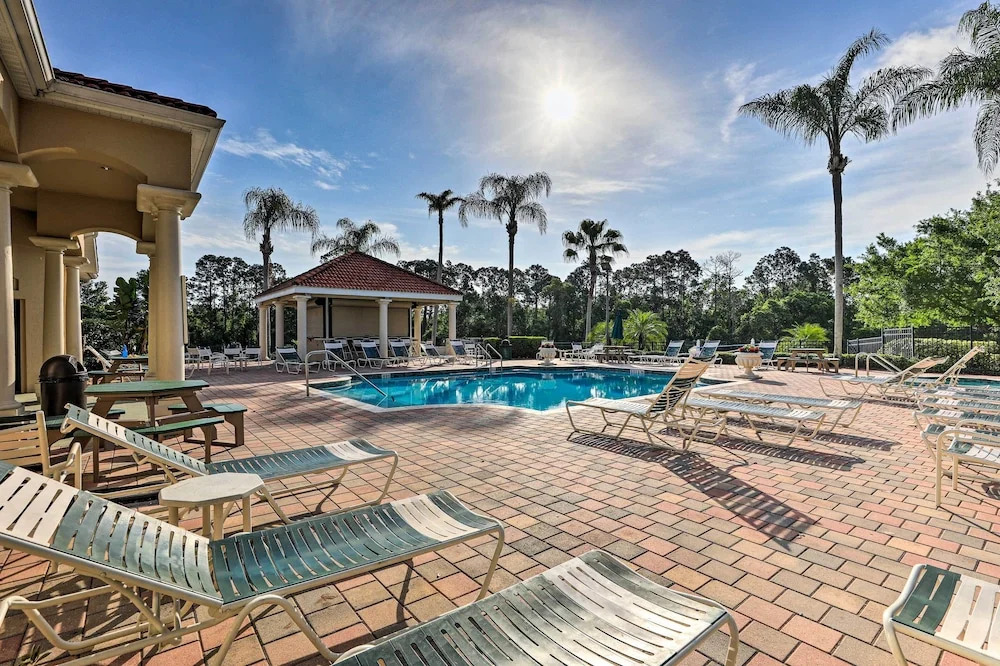 Less Than 5 Mi to Disney World Resort Home for Families!
